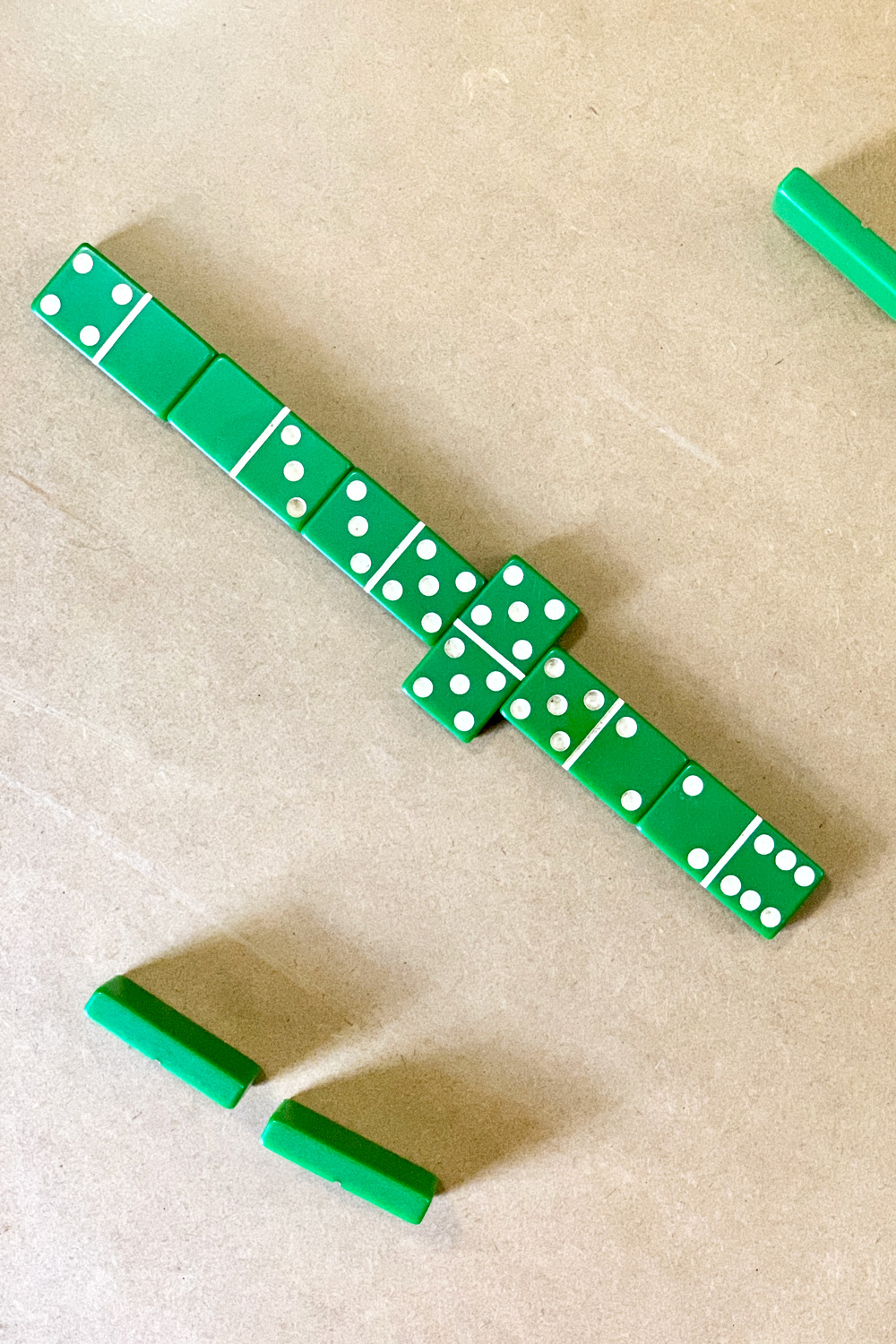 A row of 6 dominoes around a double 5 domino where the opposite ends are 4 and 6.