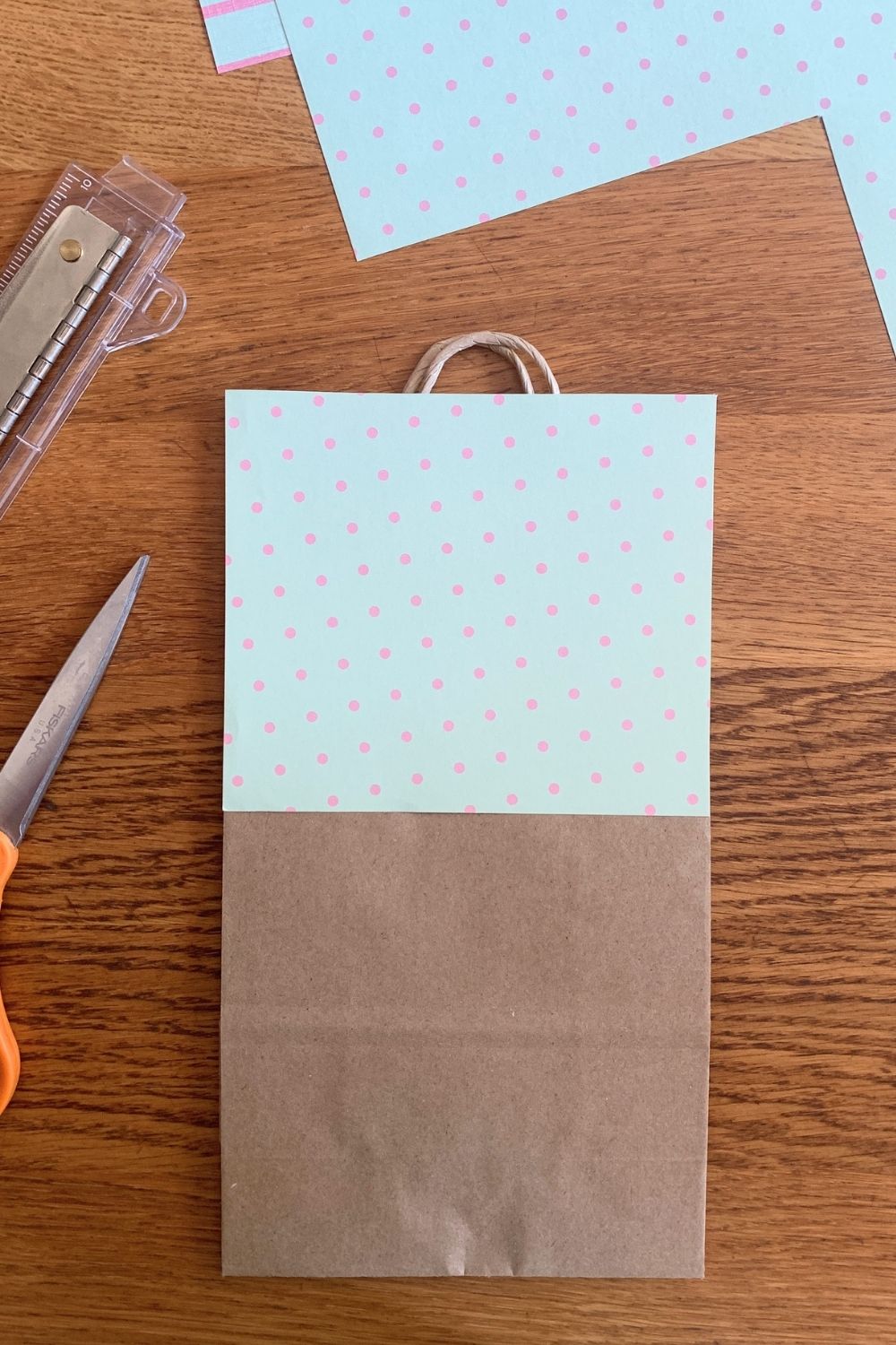A paper rectangle cut to the width of the paper bag.